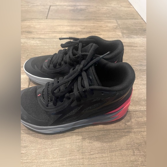 Kids 4Y Puma LaMelo basketball sneakers - Picture 3 of 5